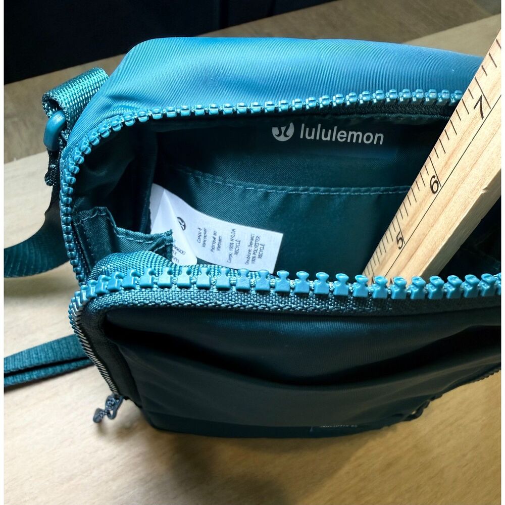 Lululemon Easy Access Crossbody Bag NWOT Teal Green Nylon Travel Purse - Picture 2 of 8
